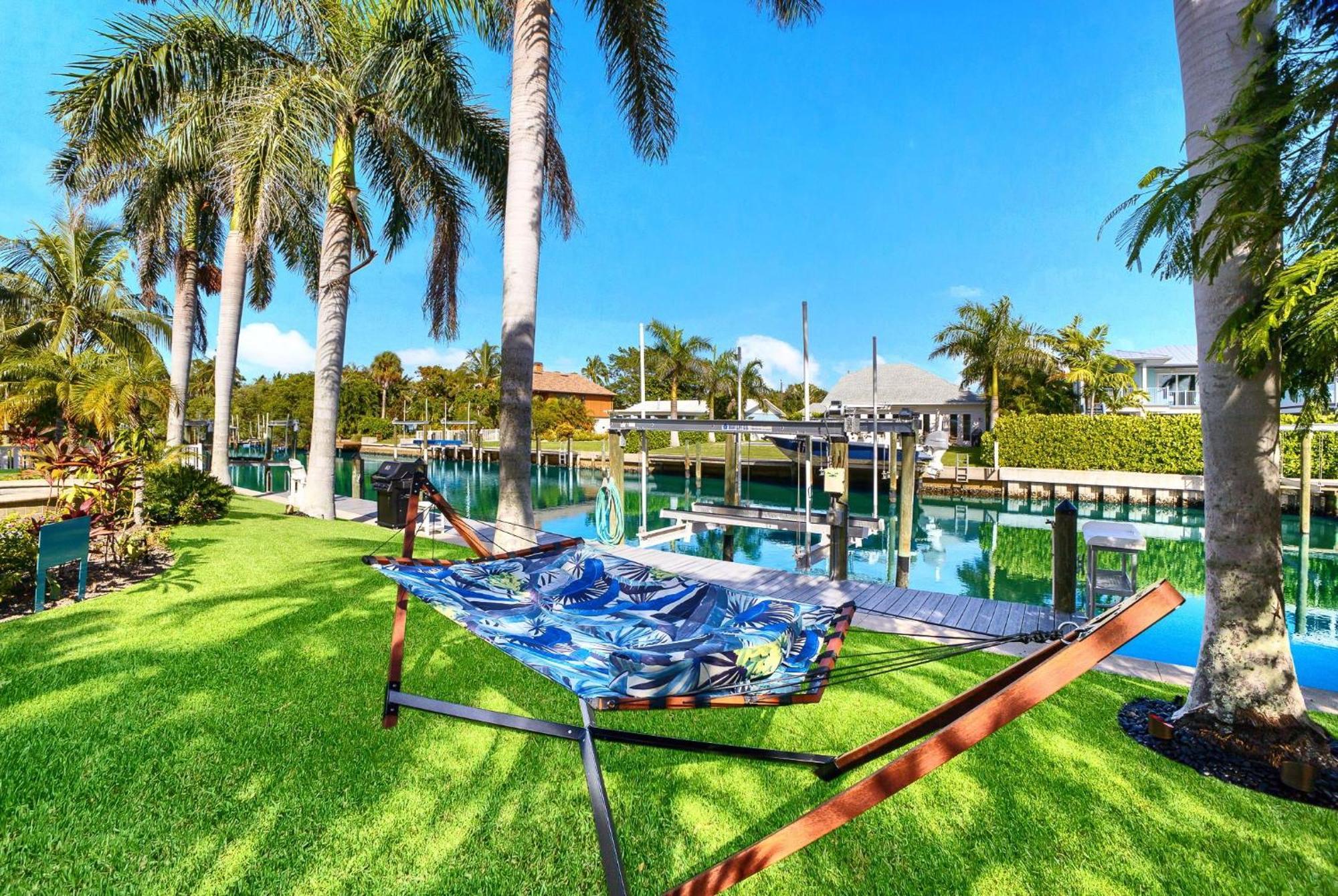 Bikinis And Martinis Waterfront Canal Villa Anna Maria Exterior photo