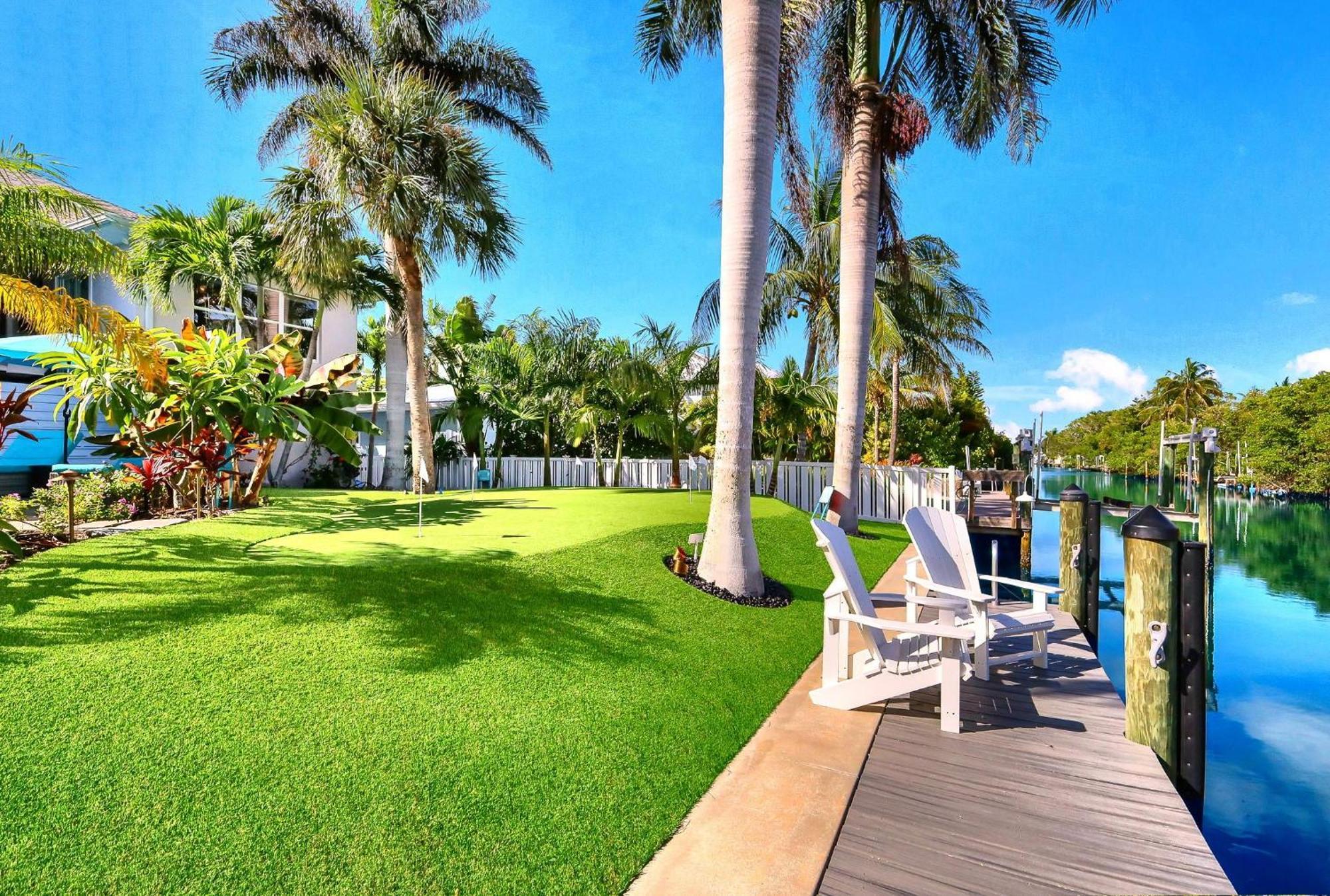 Bikinis And Martinis Waterfront Canal Villa Anna Maria Exterior photo